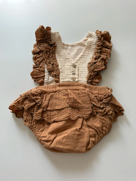 刺繡荷葉包屁衣 image 1 of 0