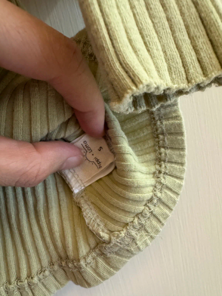 嫩綠色長袖打底壓紋小傘狀衣 image 1 of 0