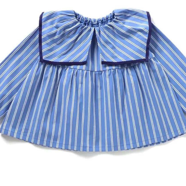 大方領優雅長袖上衣 image 1 of 0