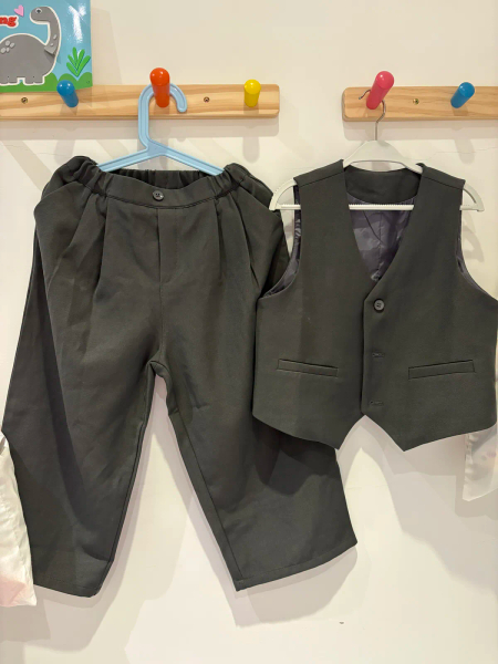 小童的西裝背心跟西裝褲 image 1 of 0