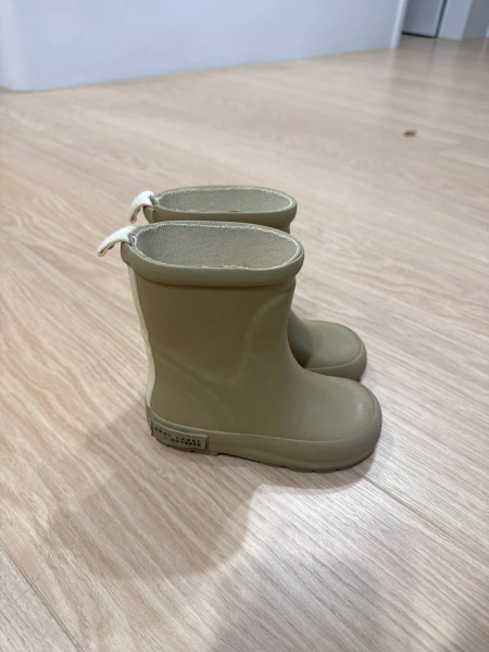 雨鞋 24 image 1 of 0