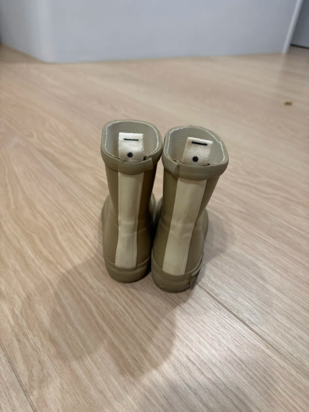 雨鞋 24 image 1 of 0