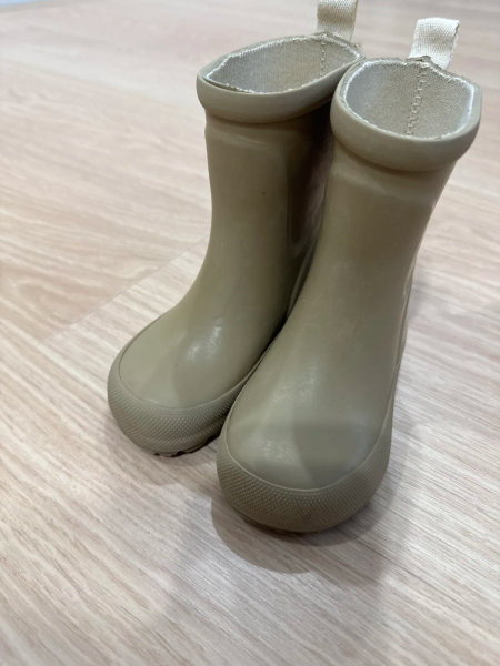 雨鞋 24 image 1 of 0