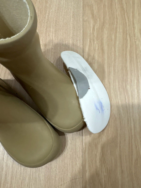 雨鞋 24 image 1 of 0