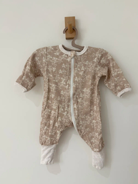 拉鏈連身衣 image 1 of 0