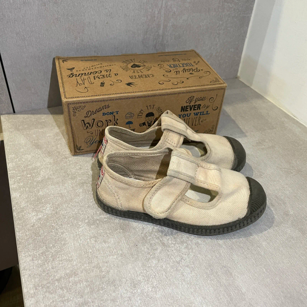 日本限定色 Cienta / T strap shoes - BEIGE 26 image 1 of 0