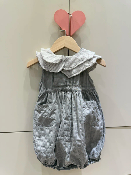 灰色花邊領片包屁褲 image 1 of 0