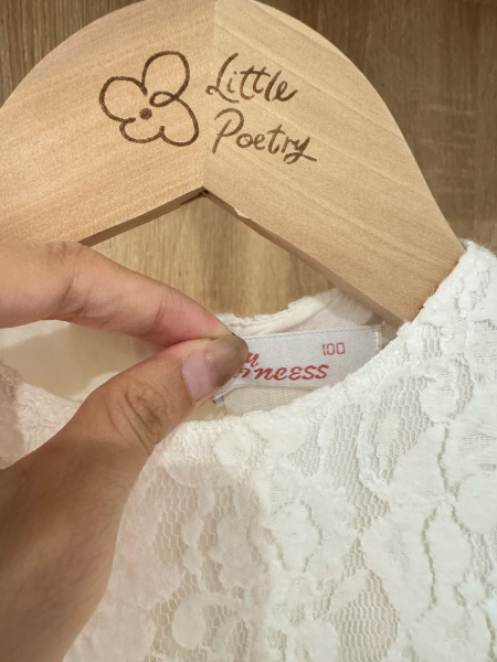 典雅蕾絲緞面網紗公主袖禮服 image 1 of 0