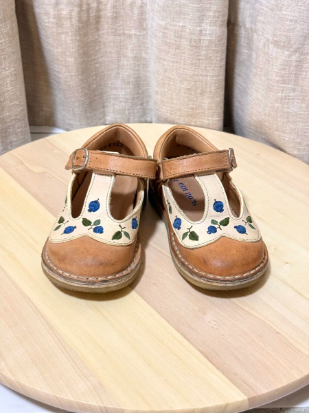 UNIQUA限定- Buleberry velcro T Strap shoe image 1 of 0