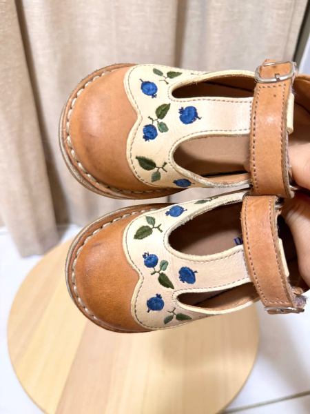 UNIQUA限定- Buleberry velcro T Strap shoe image 1 of 0