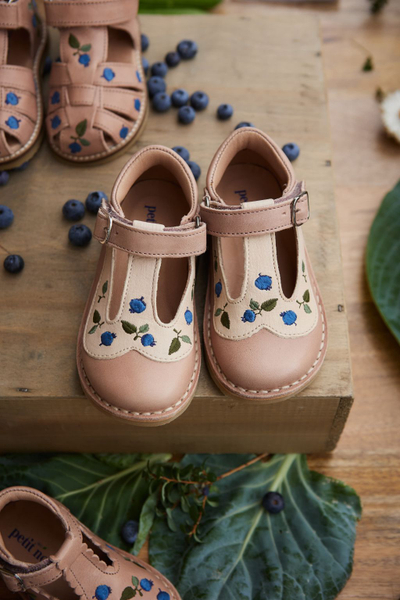 UNIQUA限定- Buleberry velcro T Strap shoe image 1 of 0