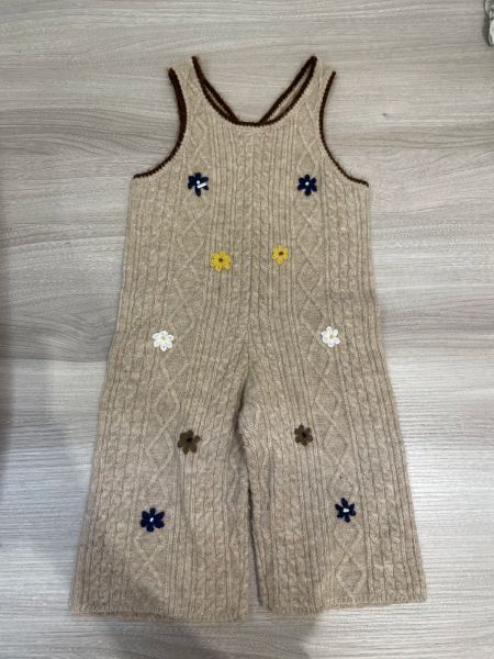 刺繡小花針織吊帶褲 image 1 of 0