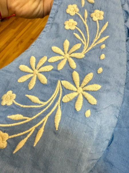 藍色刺繡背心搭配碎花短袖洋裝 image 1 of 0