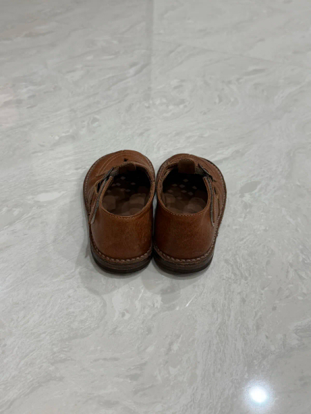 小皮鞋 image 1 of 0