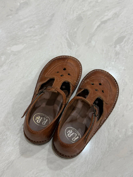 小皮鞋 image 1 of 0