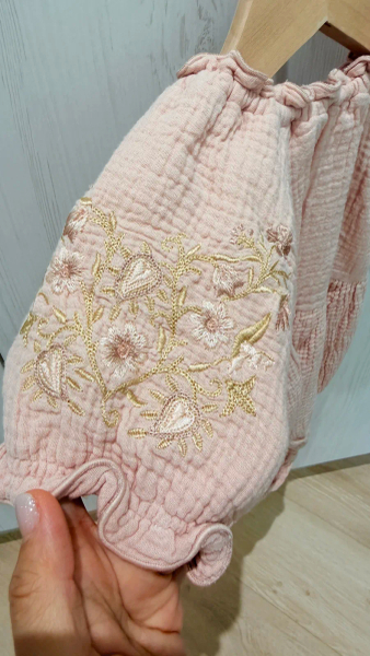 刺繡連身包屁衣 image 1 of 0