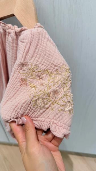 刺繡連身包屁衣 image 1 of 0