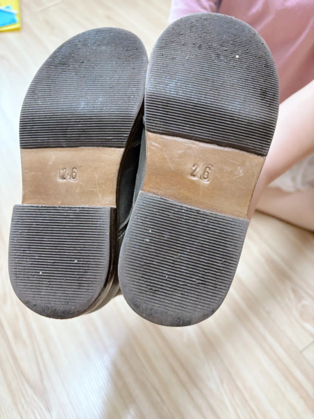 真皮布洛克雕花短靴 image 1 of 0