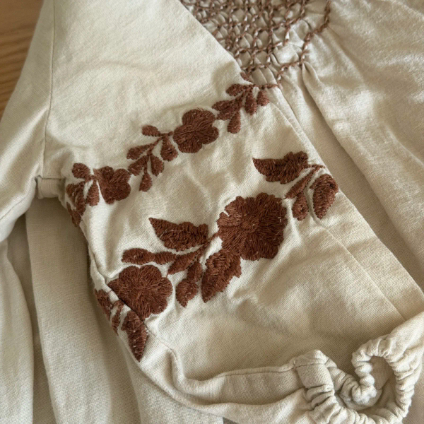 復古刺繡縮褶棉麻連身包屁衣 image 1 of 0