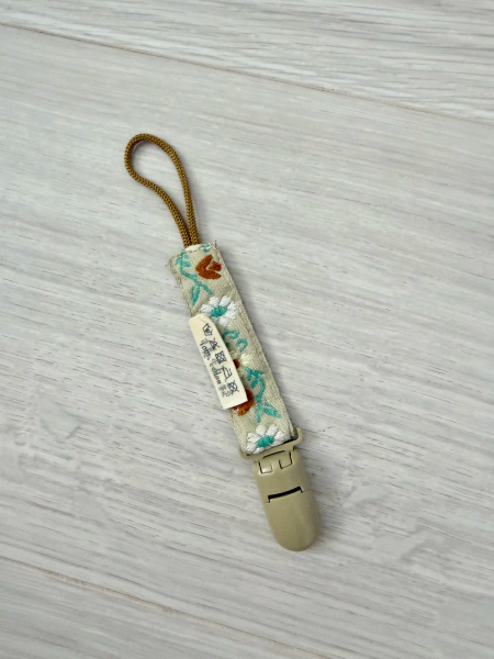 花朵刺繡奶嘴夾 image 1 of 0