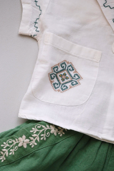 白色短袖水手領刺繡上衣 image 1 of 0