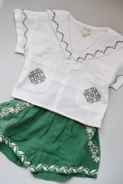 白色短袖水手領刺繡上衣 image 1 of 0