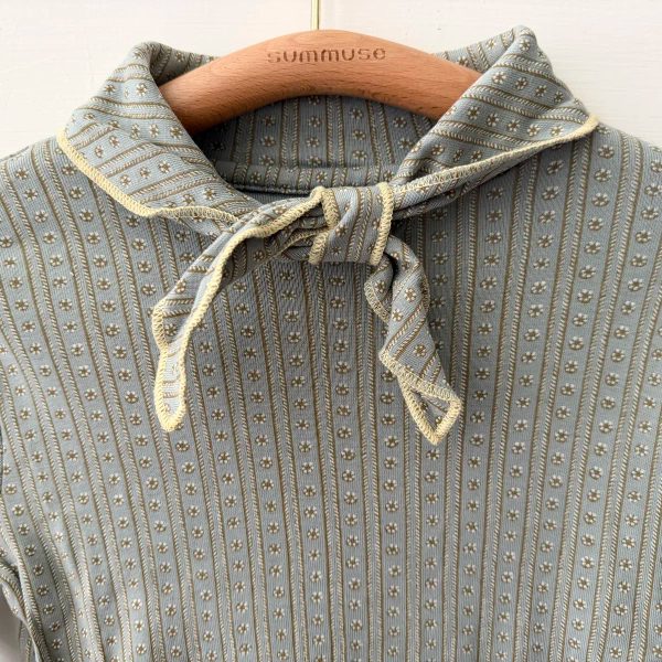 AW25小花領結匹馬棉上衣Scout Top - Overcast Little House Floral image 1 of 0
