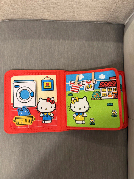三麗鷗聯名Hello Kitty布書 image 1 of 0