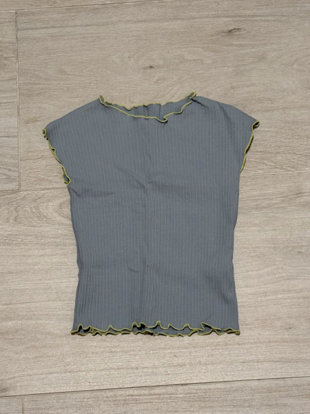 可愛上衣2件合售 image 1 of 0