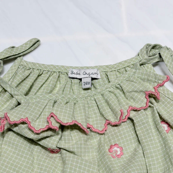 洋梨綠格紋荷葉刺繡包屁衣 24m image 1 of 0