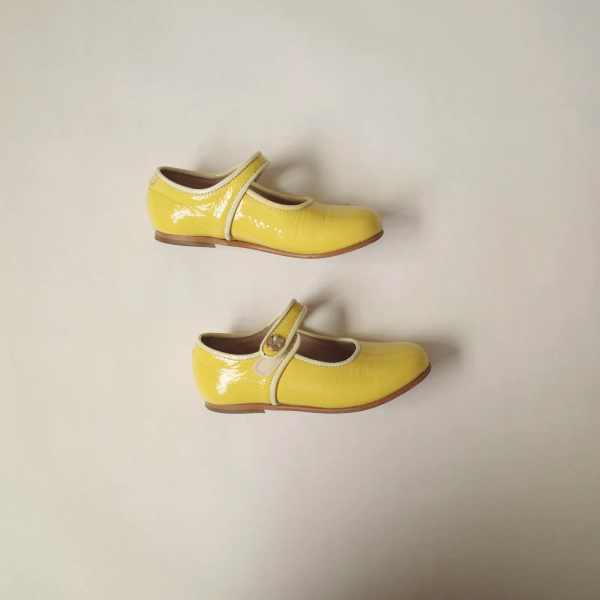 黃色皮鞋 image 1 of 0