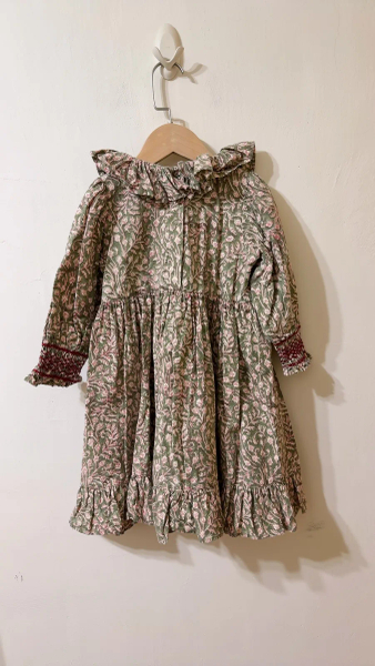 荷葉碎花洋裝 image 1 of 0
