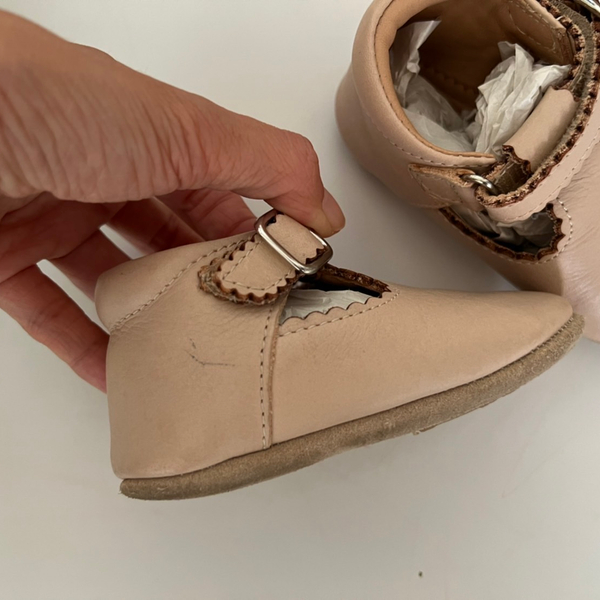 奶油小皮鞋 image 1 of 0
