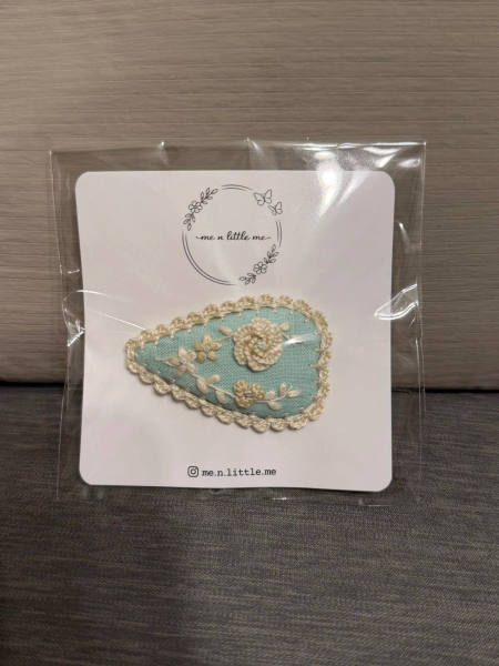 薄荷綠手作刺繡花朵水滴髮夾 image 1 of 0