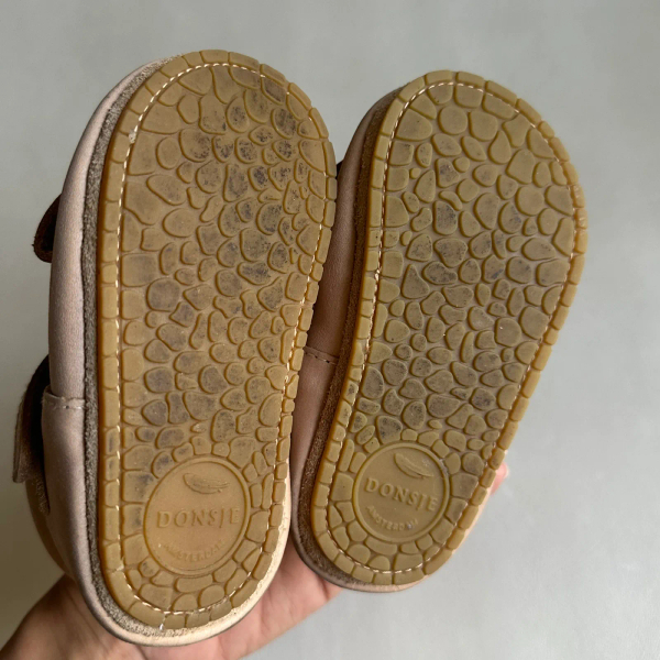 小狗露踝包鞋經典款 image 1 of 0