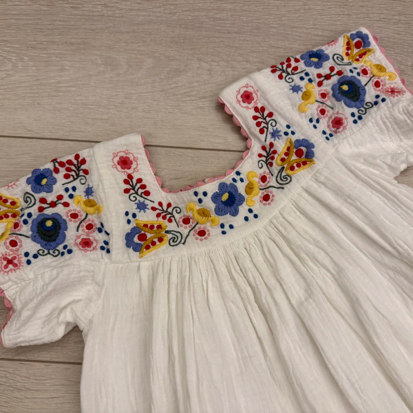 刺繡花卉白色棉麻短袖洋裝 image 1 of 0