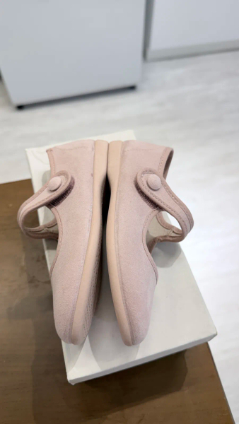 粉色絨面瑪莉珍鞋 image 1 of 0