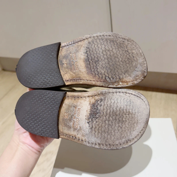 經典款 T字皮涼鞋 image 1 of 0