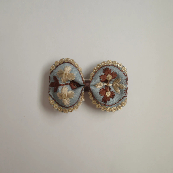 刺繡亮片髮夾 image 1 of 0