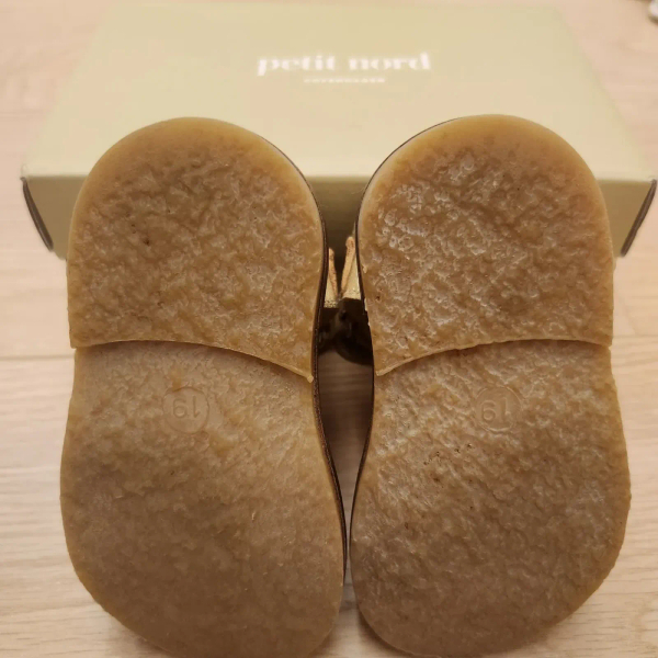 Petit Nord 金色蝴蝶結涼鞋 image 1 of 0