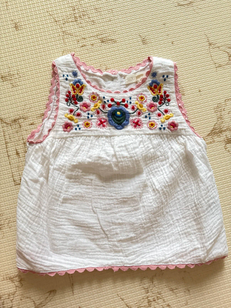 刺繡圖騰無袖白色上衣 image 1 of 0