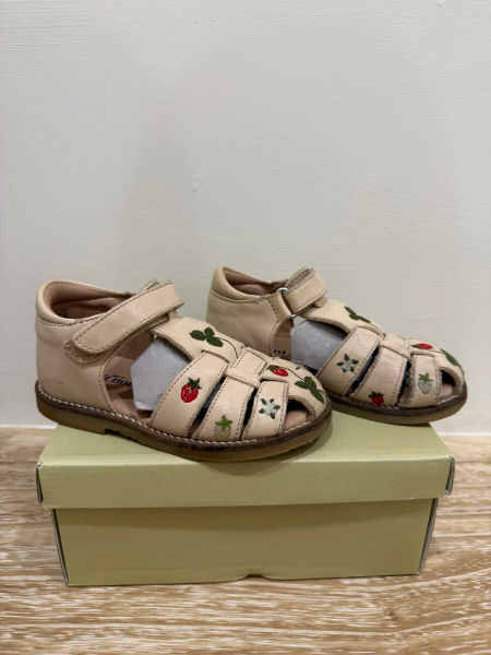 草莓涼鞋 image 1 of 0