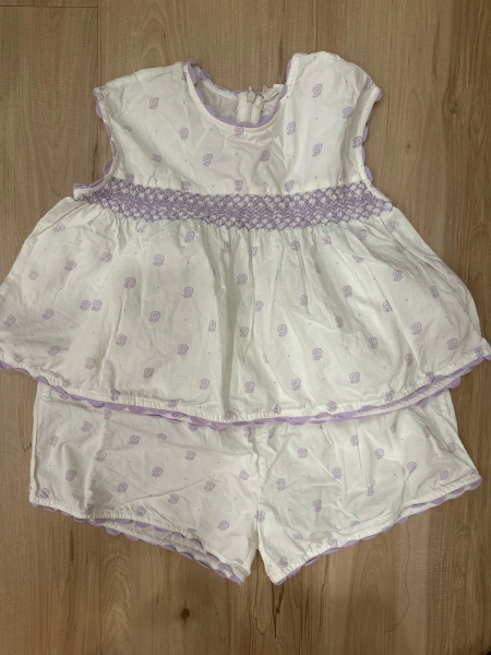 白色紫色小花刺繡抽褶無袖上衣與短褲套裝 image 1 of 0