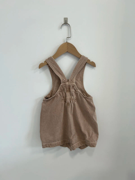 Delphine Shortall Pedra image 1 of 0