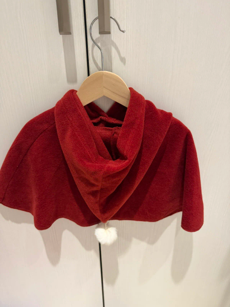 紅色連帽斗篷披肩 image 1 of 0