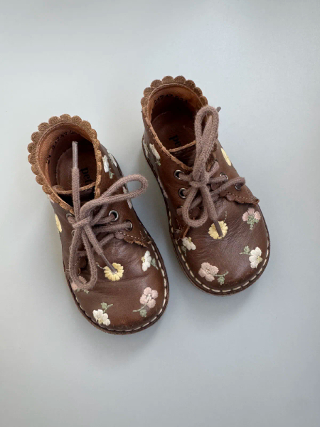 刺繡小花皮靴 image 1 of 0