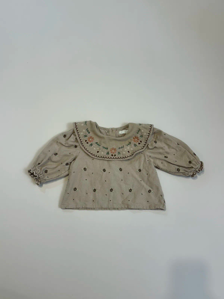 法式復古花朵刺繡娃娃領燈籠袖上衣 image 1 of 0