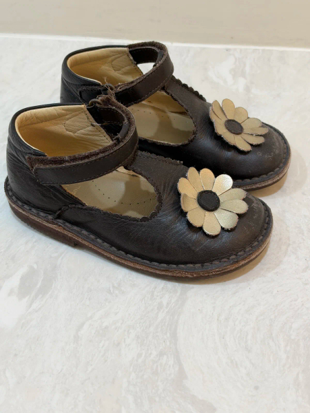 花朵小皮鞋 image 1 of 0