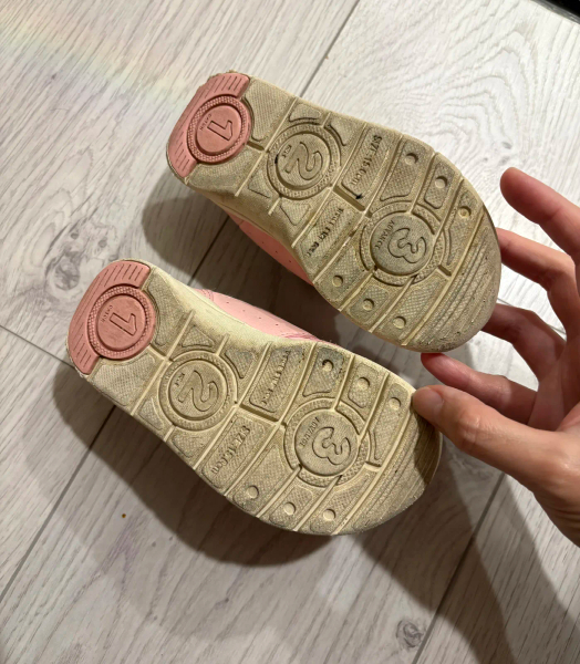 粉色機能運動鞋 image 1 of 0