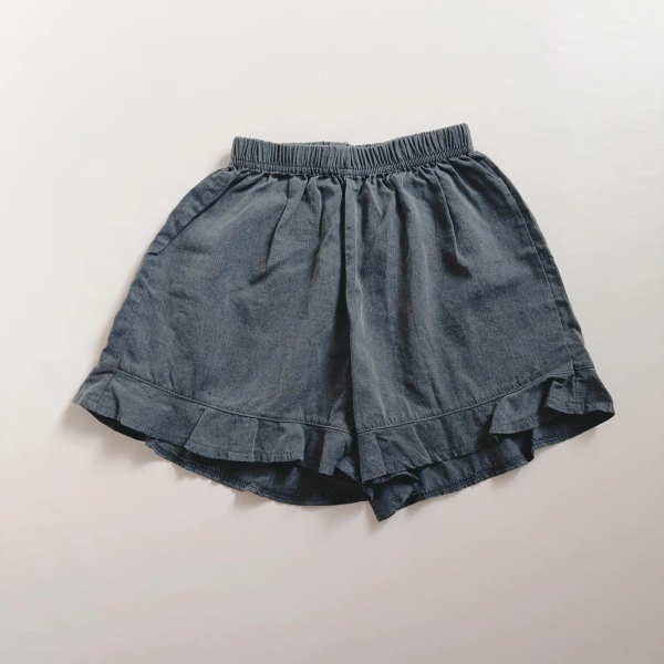 深灰荷葉邊短褲 image 1 of 0
